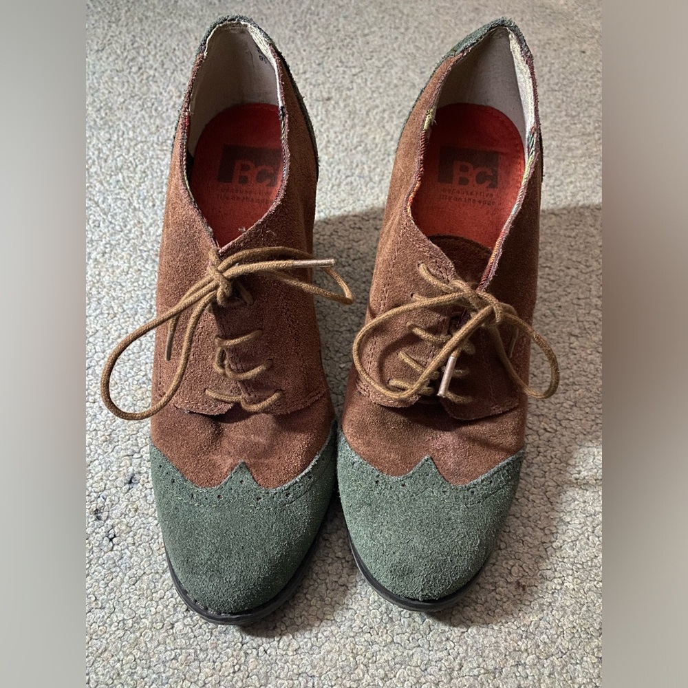 ModCloth Suede Vintage-Inspired Academic Oxford Pumps